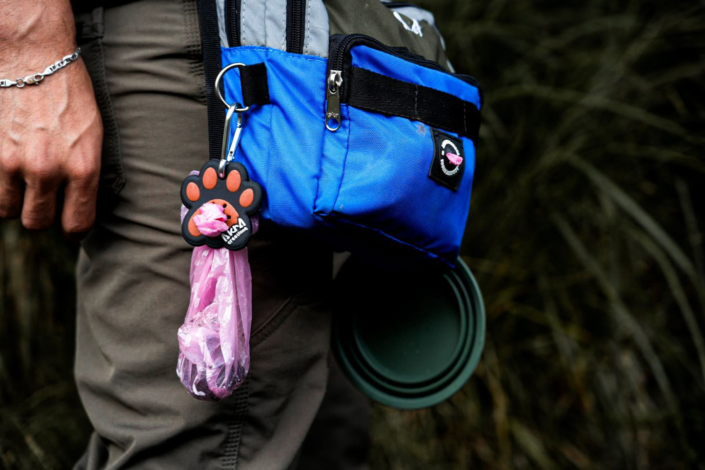 Pick Up & Go Akra – La forma limpia de llevar bolsas usadas